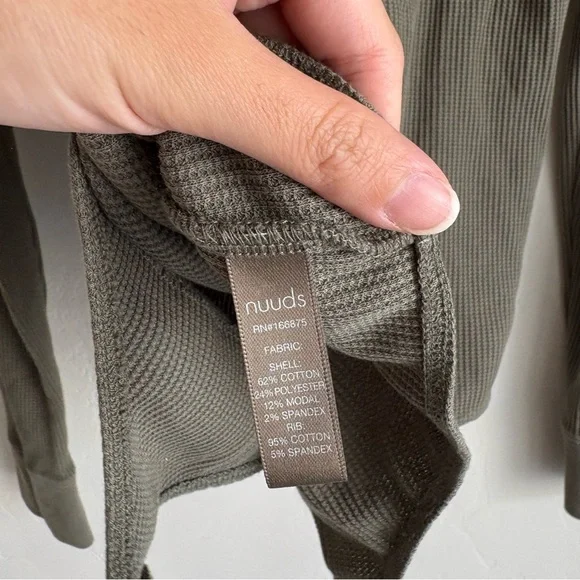 Nuuds Long Sleeve Ribbed Crewneck Bodysuit olive
Size S - Picture 7 of 7